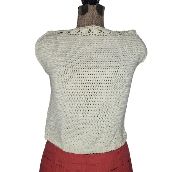 Hand knit white sleeveless top - Picture 2 of 10